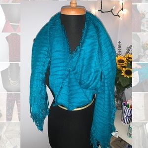 Turquoise scarf, great condition.